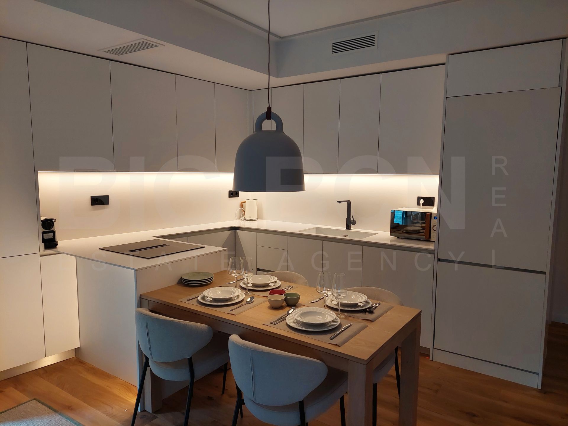 Cuina de Casa adosada de lloguer en Esplugues de Llobregat amb Aire condicionat, Calefacció i Parquet