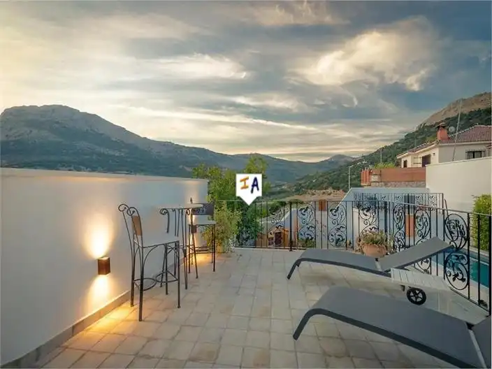Terrassa de Casa adosada en venda en Alfarnatejo amb Terrassa, Traster i Piscina