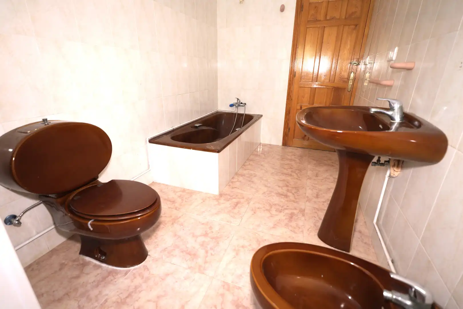 Bany de Casa o xalet en venda en Nevada amb Jardí privat, Terrassa i Moblat