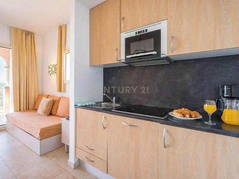 Cocina de Apartamento en venta en Manilva con Aire acondicionado, Lavadora y Microondas