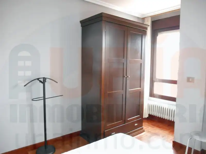 Apartments for rent in Calle Nueve de Mayo, Salesas - Foncalada - Campoamor