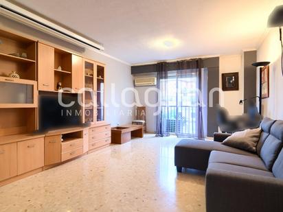 Living room of Flat for sale in Silla  with Air Conditioner and Balcony
