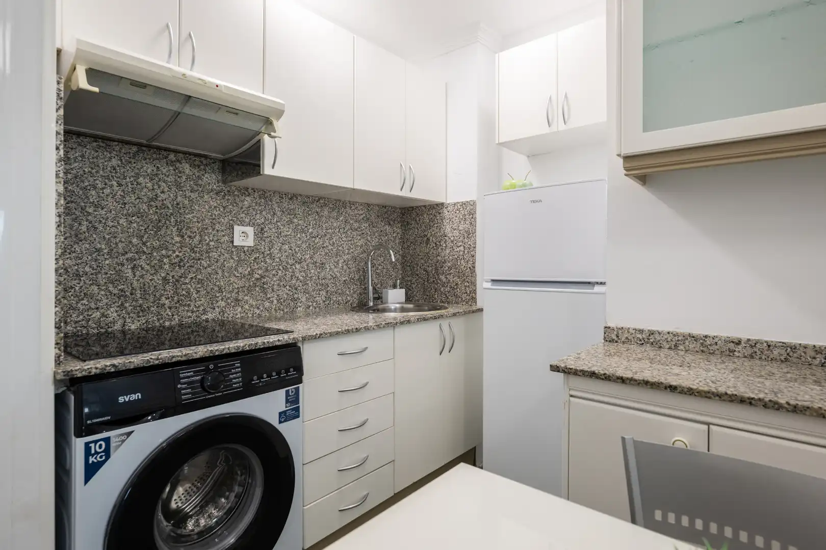Kitchen of Study for rent in Las Palmas de Gran Canaria  with Oven, Washing machine and Balcony