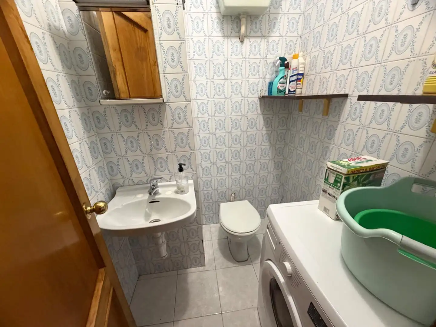 Baño de Piso de alquiler en Ourense Capital  con Calefacción, Terraza y Amueblado