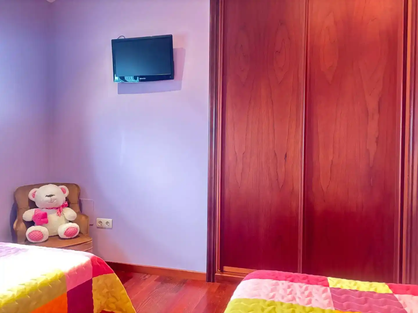 Dormitori de Casa o xalet de lloguer en Cangas  amb Jardí privat, Parquet i Moblat