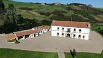 Vista exterior de Casa o xalet en venda en Bareyo amb Aire condicionat, Calefacció i Jardí privat