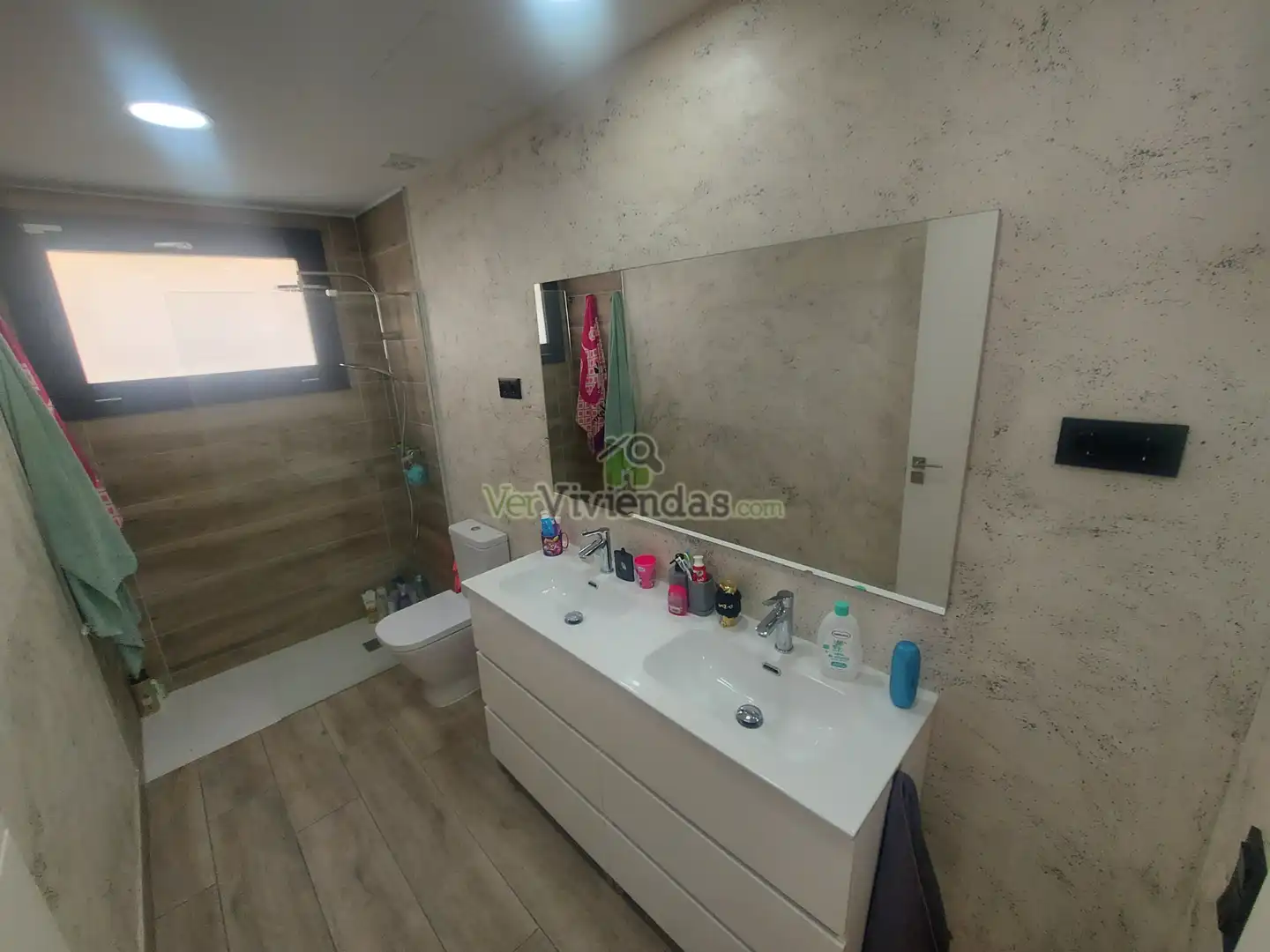Badezimmer von Haus oder Chalet zum Verkauf in Pallejà mit Klimaanlage, Heizung und Privatgarten