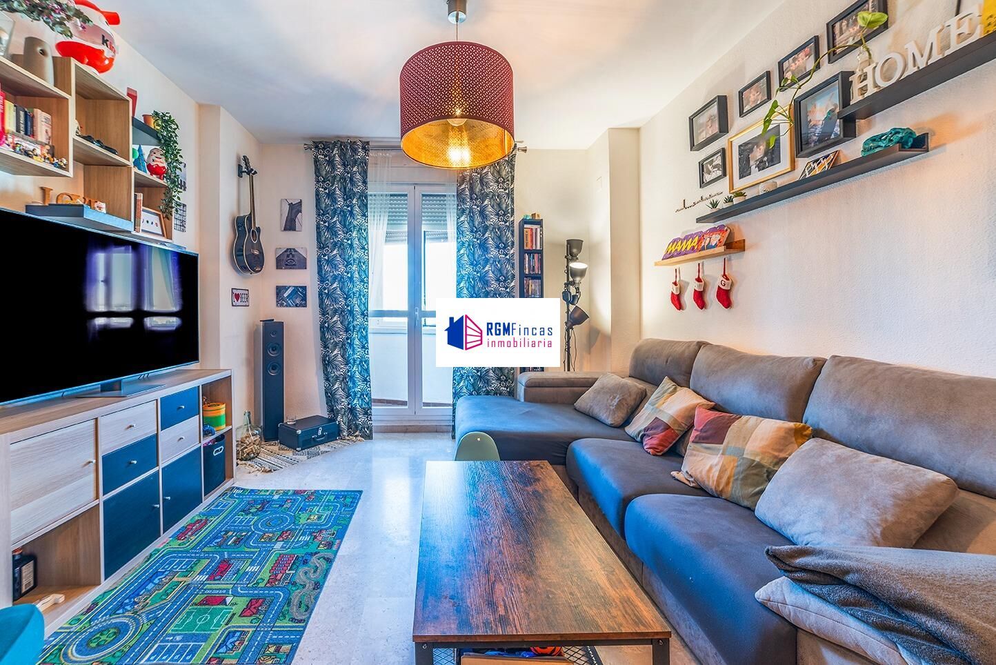 Sala d'estar de Pis en venda en  Sevilla Capital amb Aire condicionat, Calefacció i Jardí privat