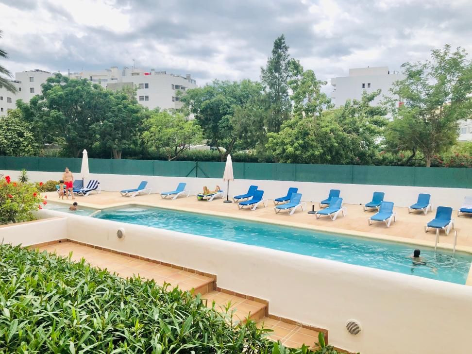 Schwimmbecken von Erdgeschoss zur Miete in Eivissa mit Klimaanlage, Terrasse und Möbliert