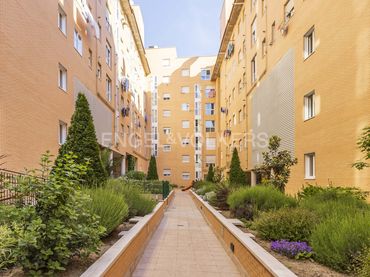 Flat with pool for sale in Villaverde