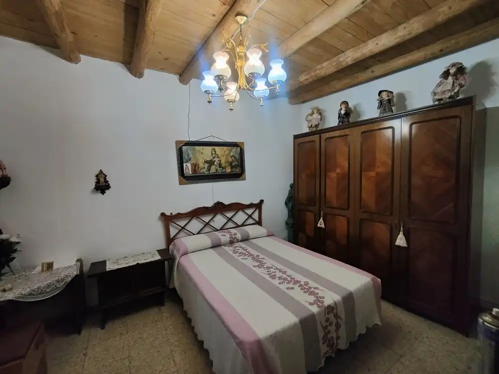 Dormitori de Casa o xalet en venda en Azután amb Calefacció i Traster