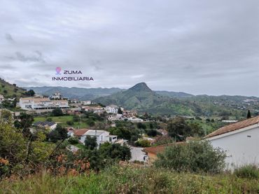 Residential land for sale in Almogía