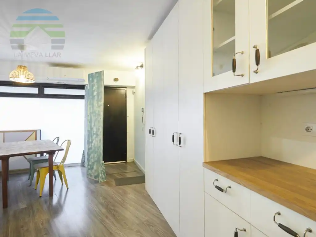 Habitación de Piso en venta en Barcelona con Aire acondicionado y Amueblado