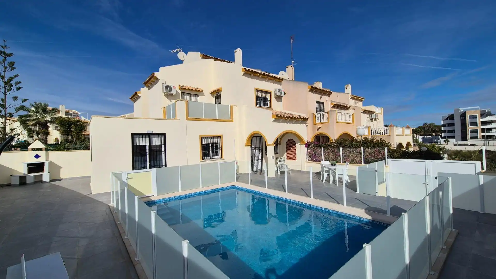 Chalet en venta en Orihuela Costa