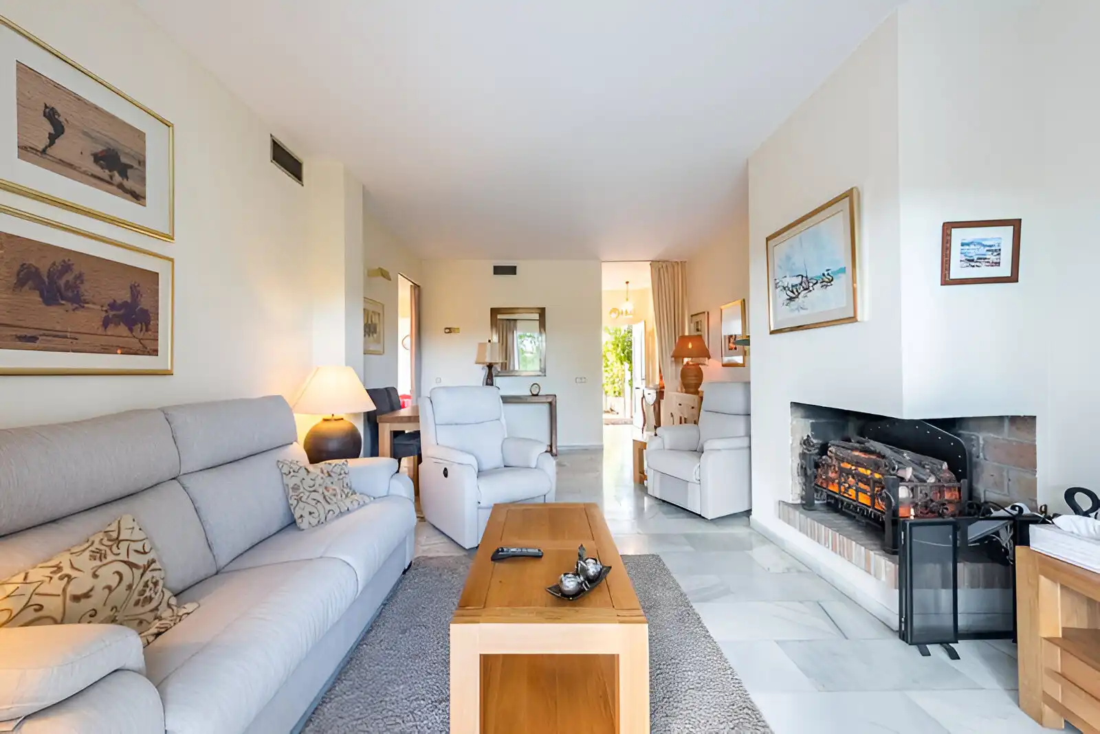 Sala de estar de Planta baja en venta en Marbella con Aire acondicionado, Terraza y Piscina