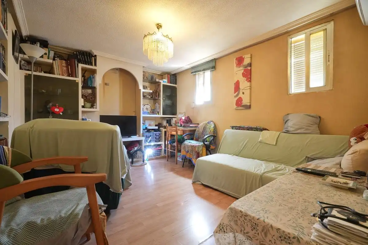 Flat for sale in Madrid  with Air Conditioner, Heating and Furnished
