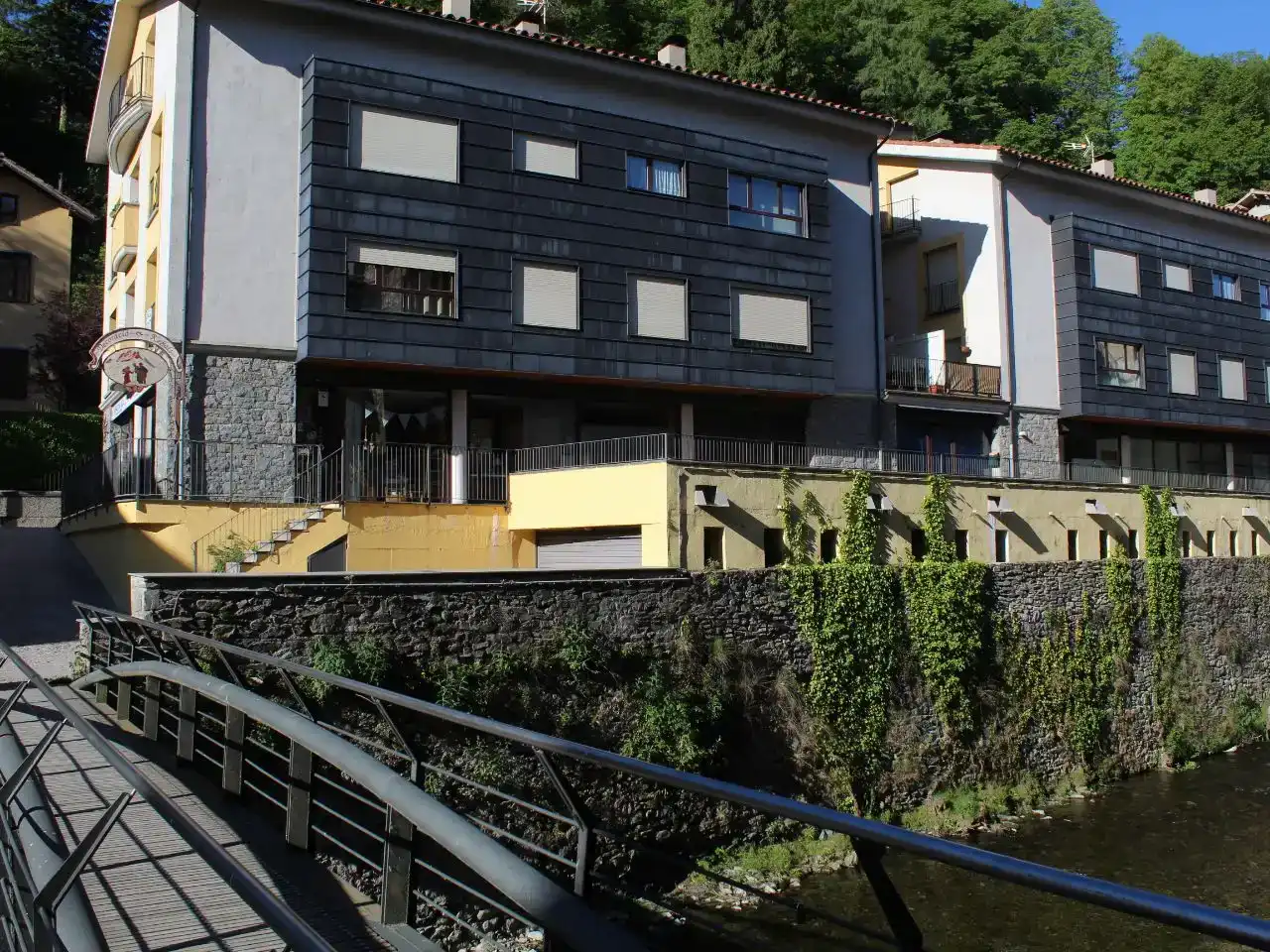 Außenansicht von Wohnung zur Miete in Camprodon mit Parkett, Möbliert und Balkon