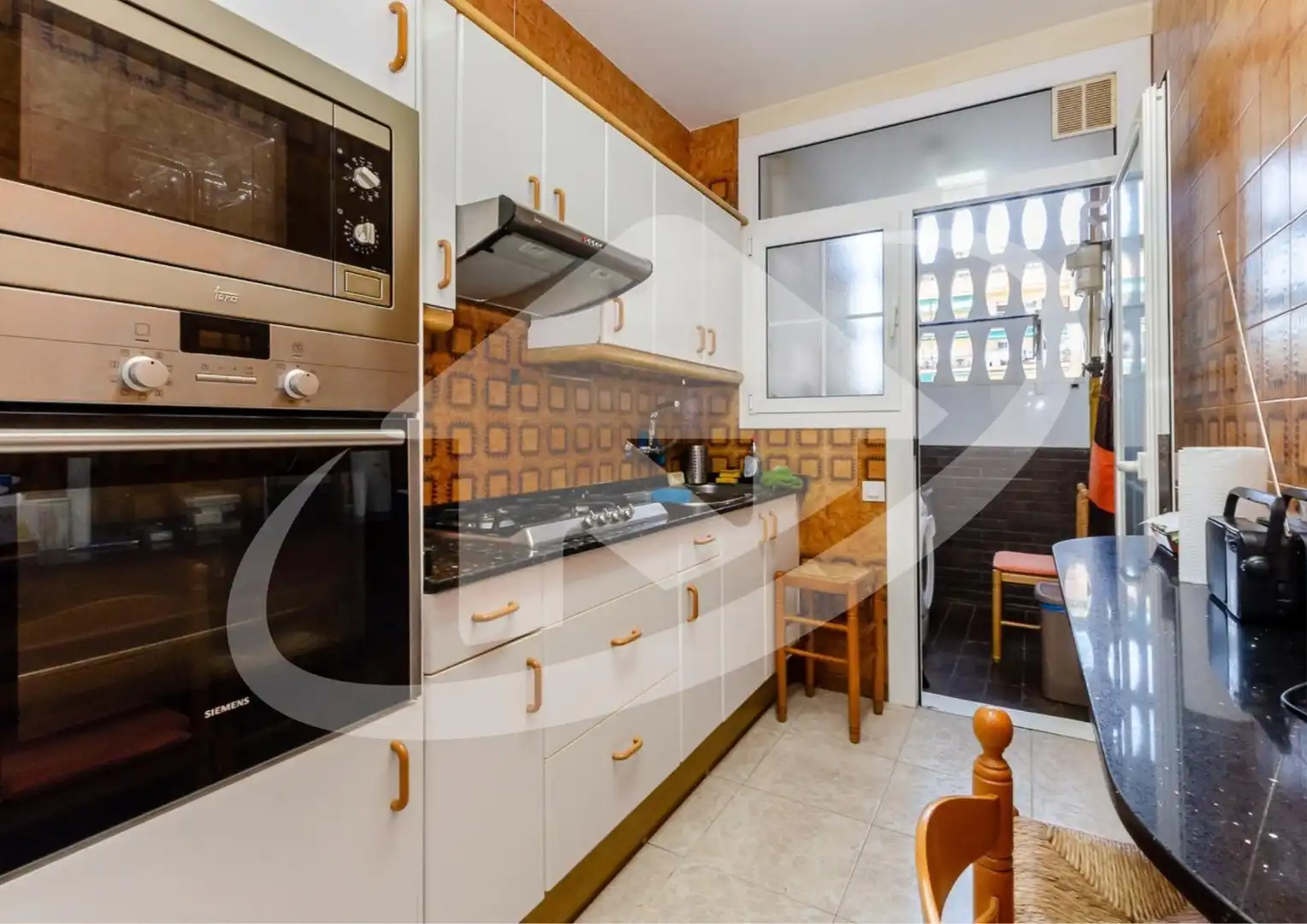 Piso con terraza en venta en Carrer dels Comtes de Bell-lloc, imagen 9