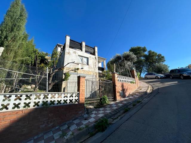 Casa-chalet en Venta en Abrera