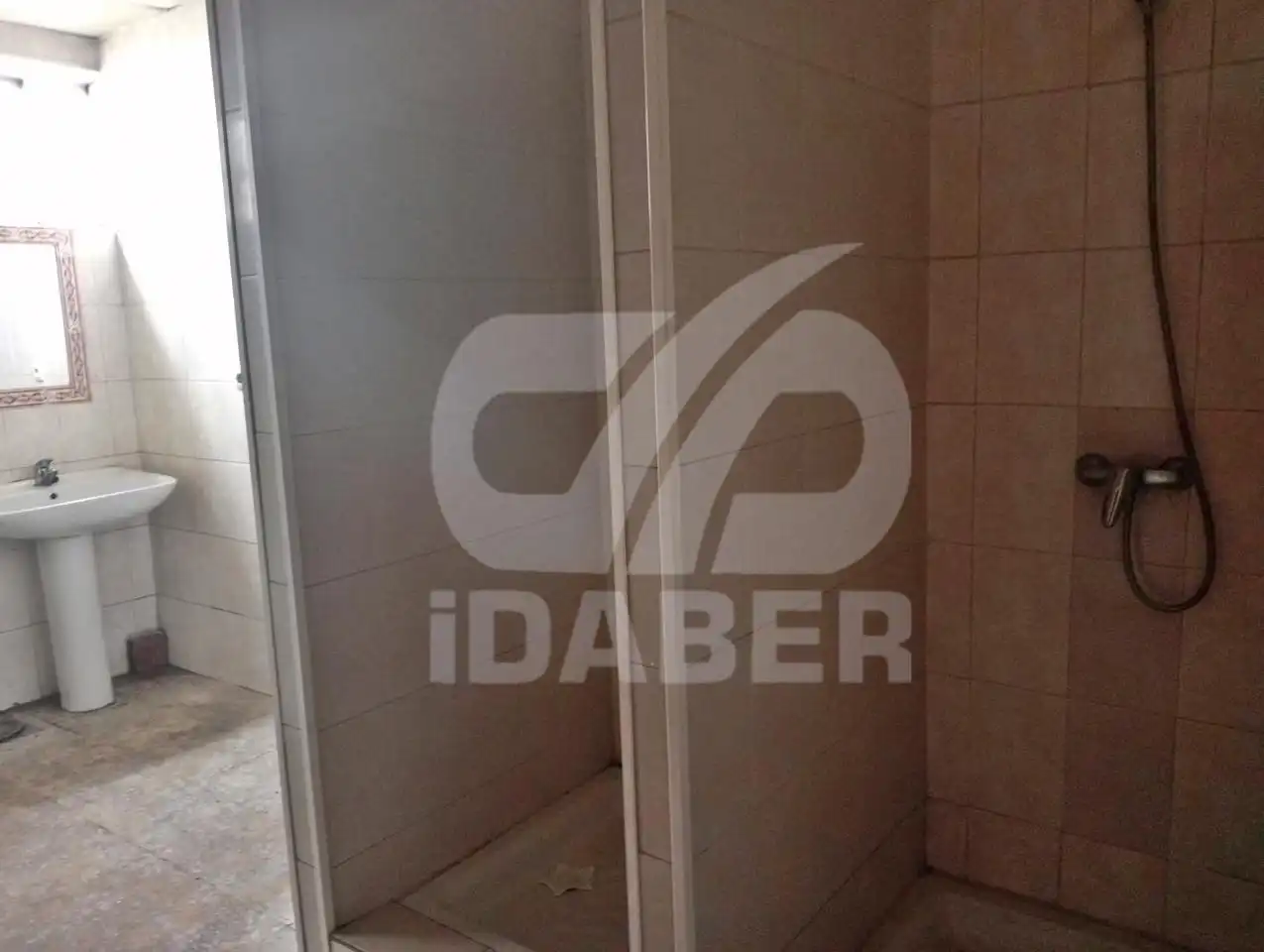 Badezimmer von Fabrikhallen zur Miete in Ugena, Toledo