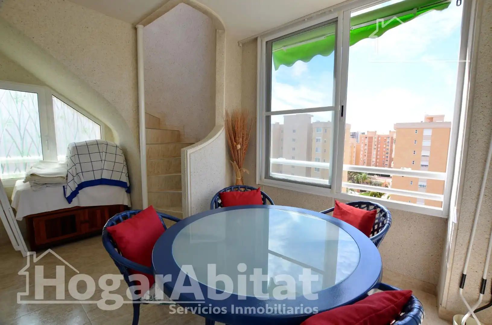 Habitación de Ático en venta en Alicante / Alacant con Calefacción, Jardín privado y Terraza