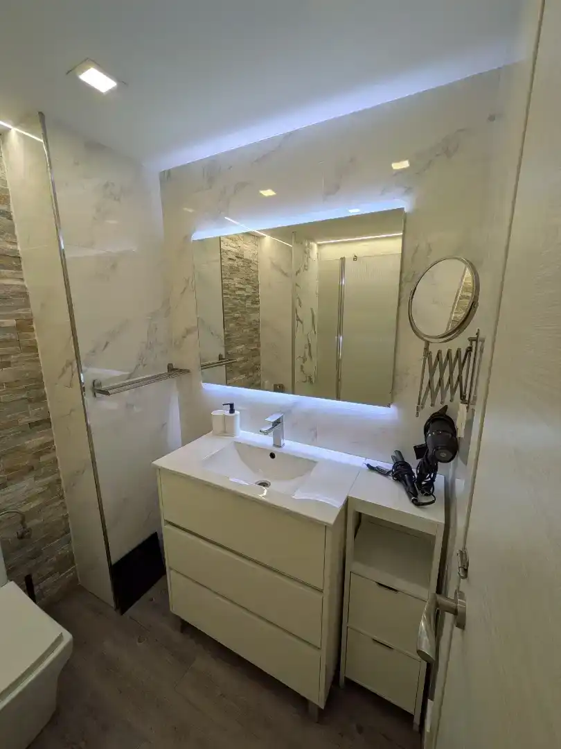 Badezimmer von Wohnung zur Miete in Gozón