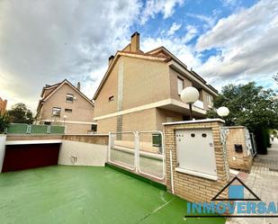 Exterior view of Single-family semi-detached for sale in Utebo  with Air Conditioner, Terrace and Swimming Pool