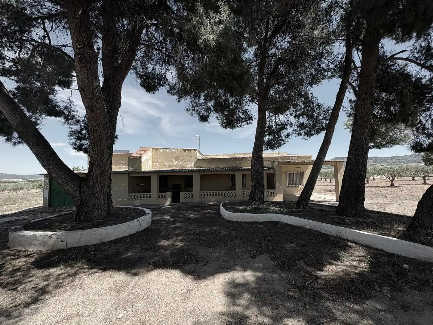 Exterior view of Houses for sale in Almansa  with Heating, Swimming Pool and Furnished