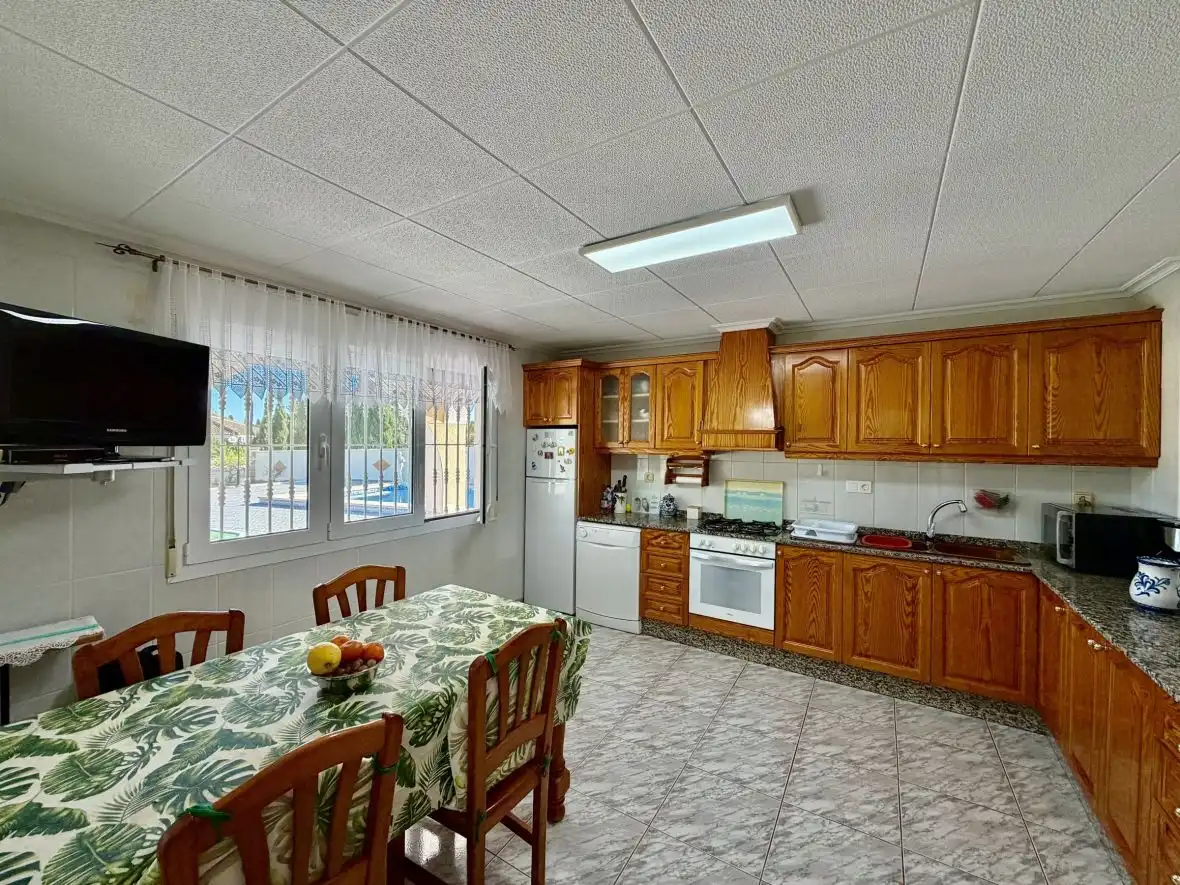 Küche von Haus oder Chalet zum Verkauf in Elche / Elx mit Klimaanlage, Terrasse und Schwimmbad