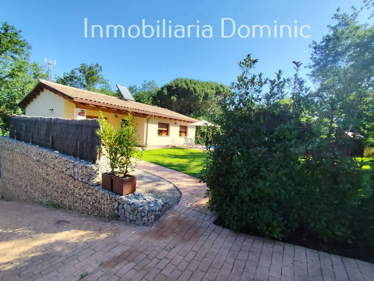 Vista exterior de Casa o xalet en venda en Caldes de Malavella amb Calefacció, Jardí privat i Terrassa