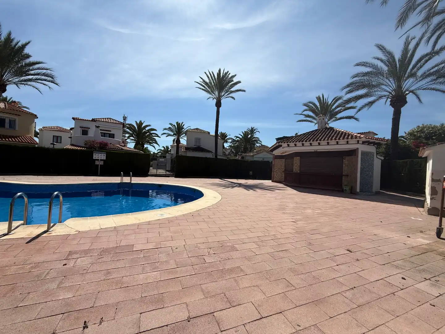 Piscina de Planta baja en venta en Dénia con Amueblado y Piscina comunitaria