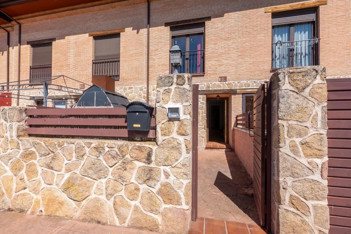 Vista exterior de Casa adosada de alquiler en Ávila con Calefacción, Parquet y Terraza