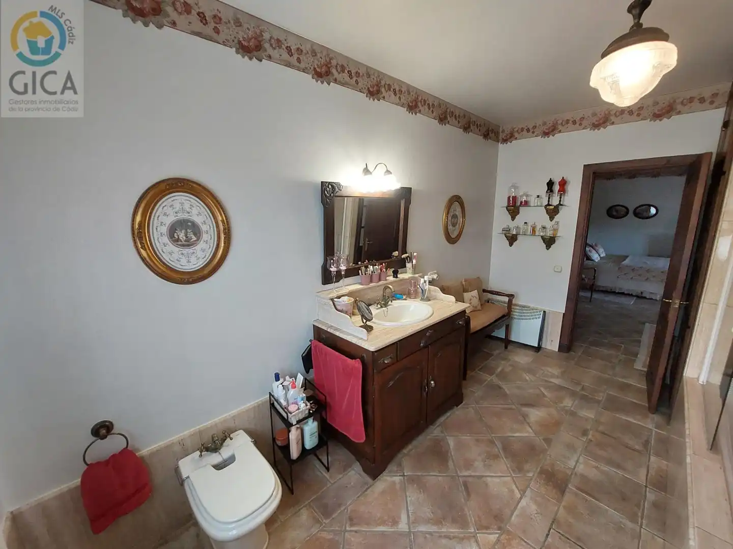 Bany de Casa o xalet en venda en Algeciras amb Aire condicionat, Jardí privat i Piscina