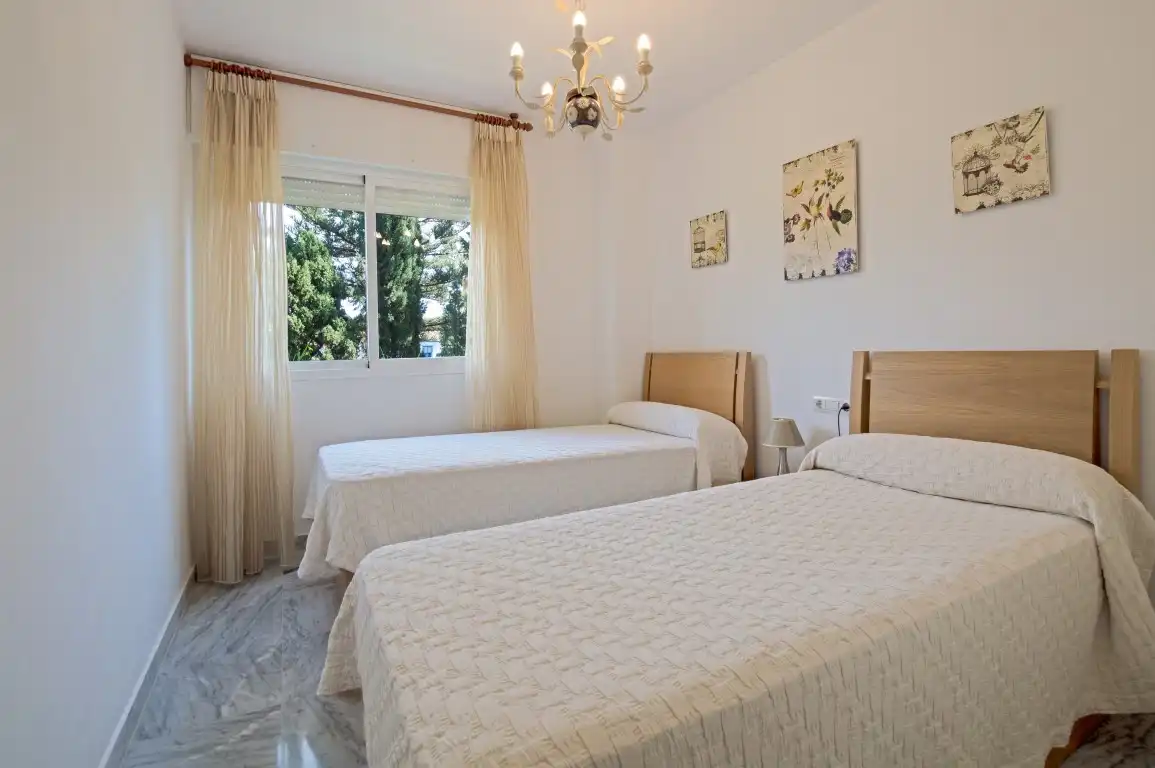 Habitación de Apartamento en venta en Marbella con Aire acondicionado, Terraza y Piscina