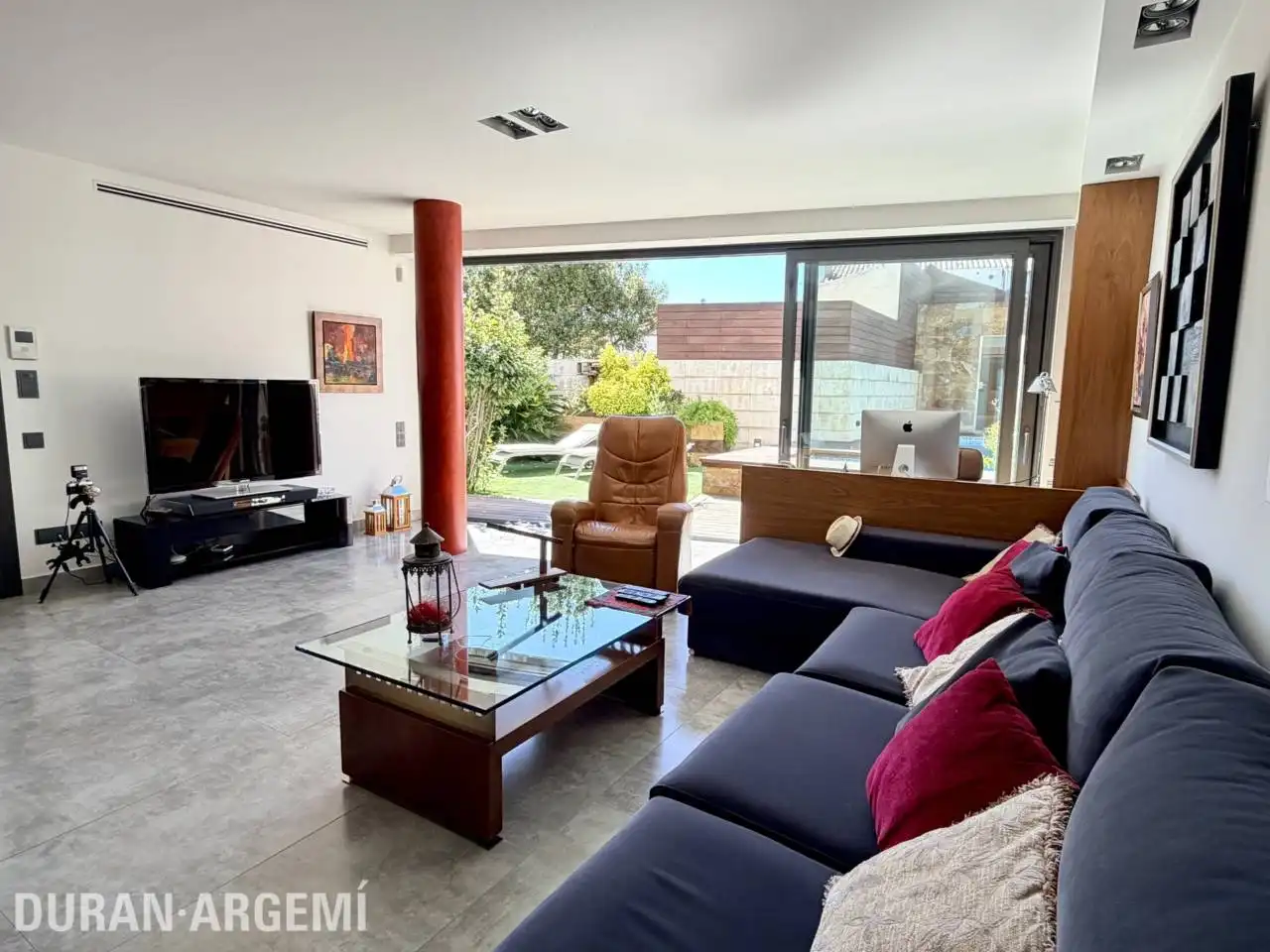Sala d'estar de Casa o xalet en venda en Terrassa amb Aire condicionat, Calefacció i Jardí privat