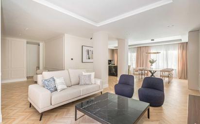 Living room of Flat for sale in  Madrid Capital  with Air Conditioner, Terrace and Balcony