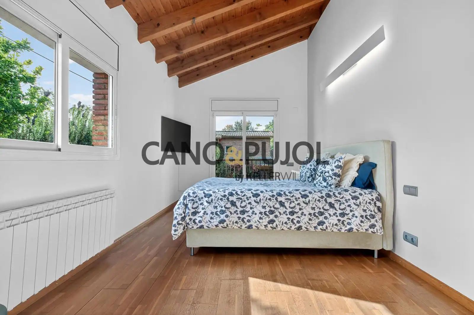 Sala d'estar de Casa o xalet en venda en Sant Cugat del Vallès amb Aire condicionat, Calefacció i Terrassa