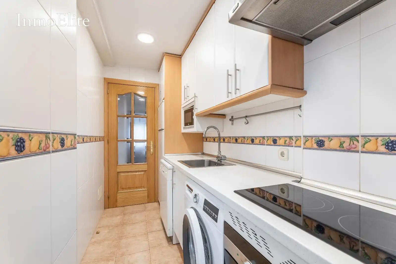 Kitchen of Flat for sale in Madrid  with Heating, Parquet flooring and Storage room