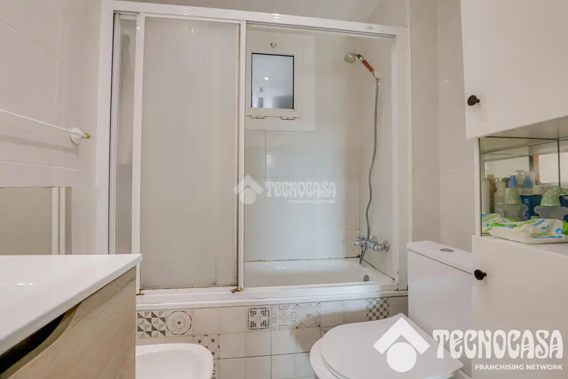 Bathroom of Flat for sale in Terrassa  with Heating and Balcony