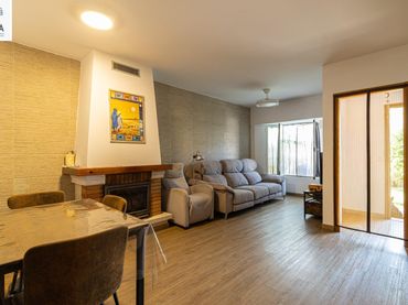 Casa bifamiliare con balcone in vendita a El Retiro - Parque Atlántico - Ronda este