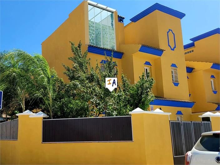 Vista exterior de Casa adosada en venta en Sierra de Yeguas con Trastero y Piscina comunitaria