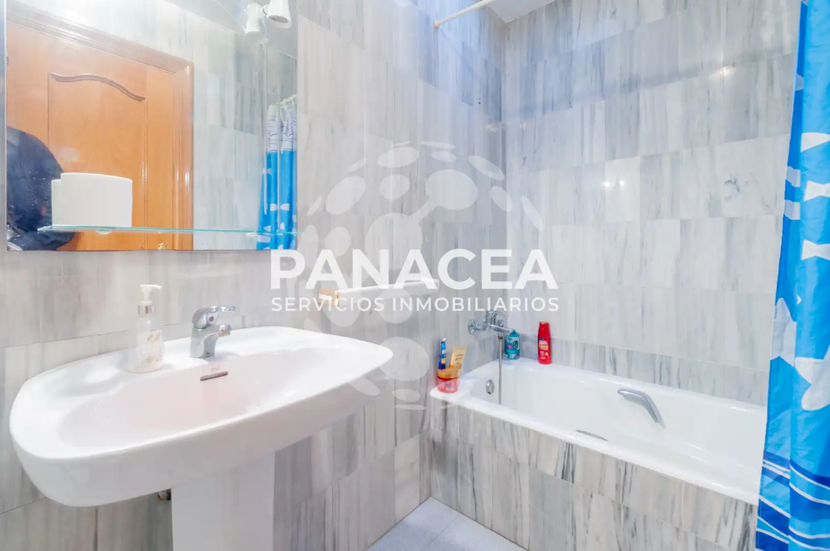 Bathroom of Houses for sale in Roquetas de Mar  with Air Conditioner, Terrace and Furnished