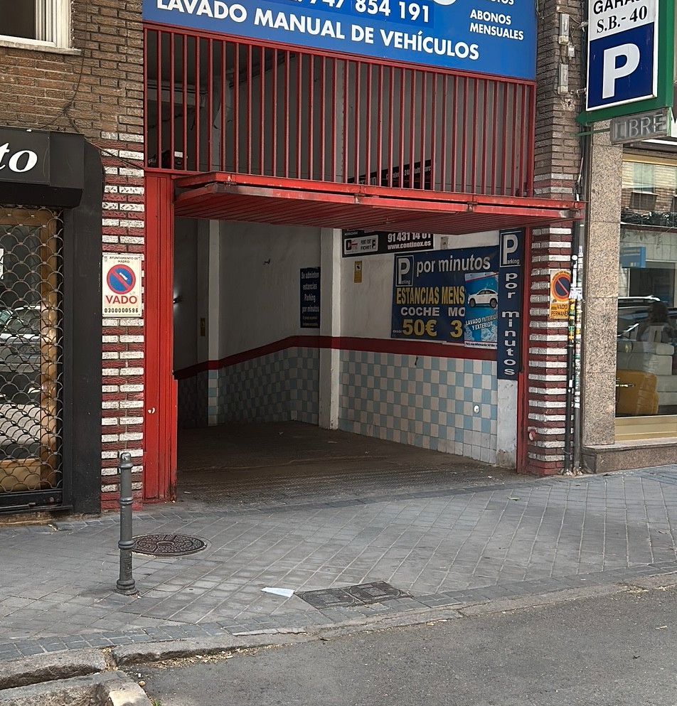 Aparcament de Edifici en venda en  Madrid Capital