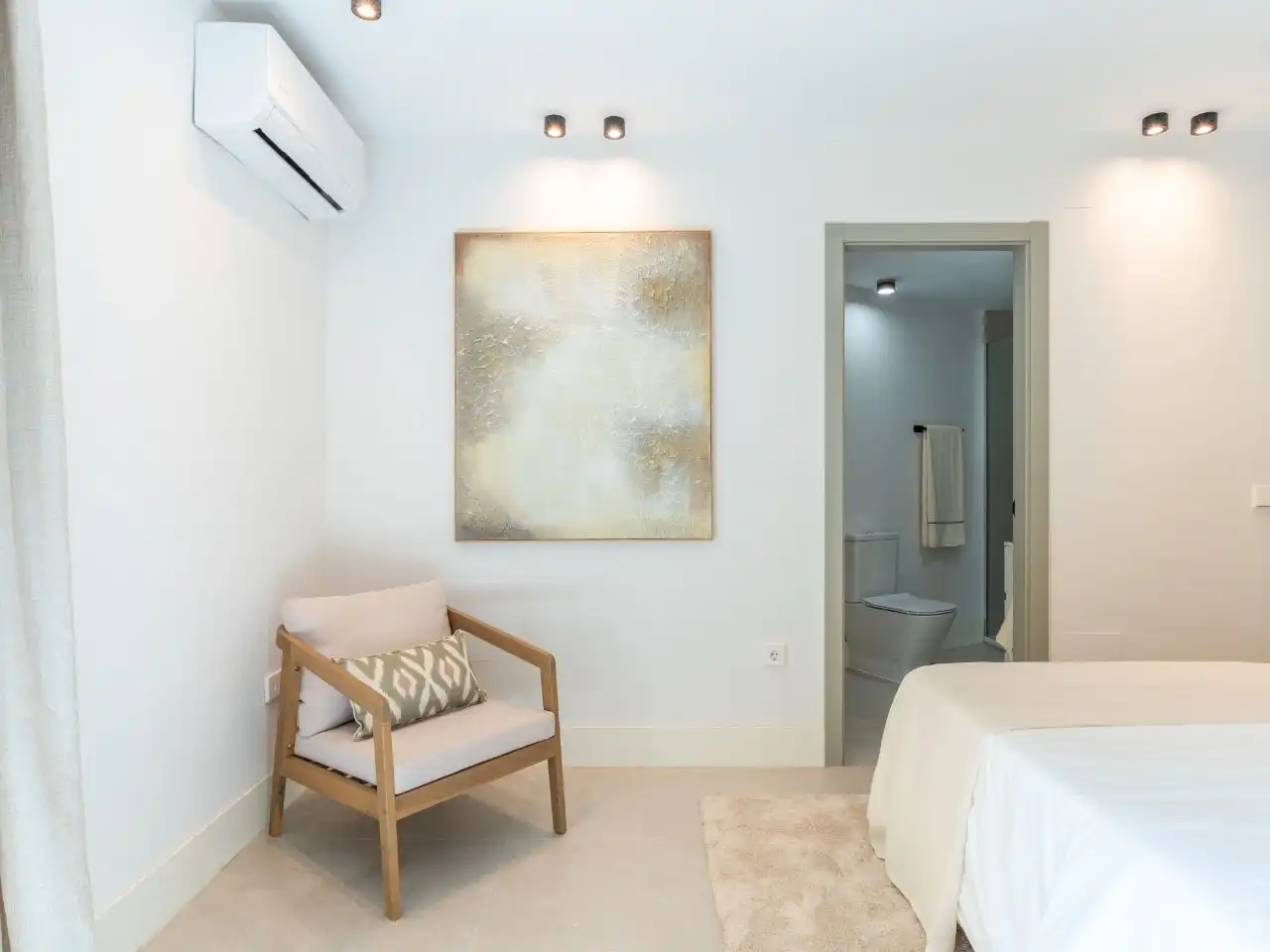 Bedroom of Flat for sale in Marbella  with Air Conditioner, Terrace and Balcony