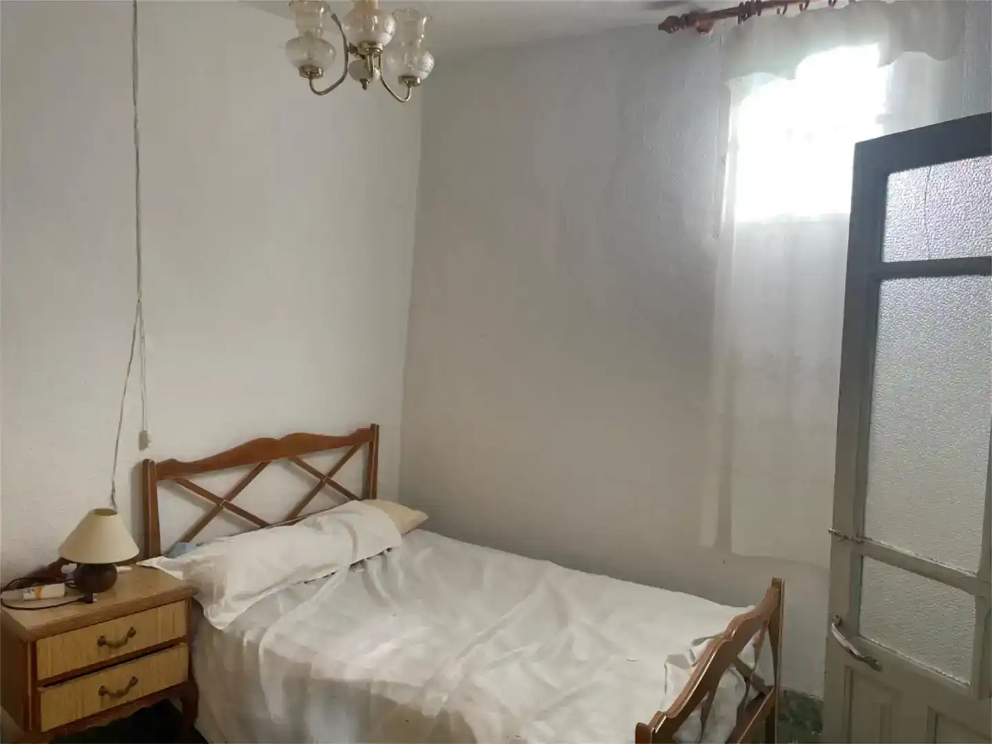 Dormitori de Casa adosada en venda en Jarque de la Val amb Jardí privat, Traster i Moblat