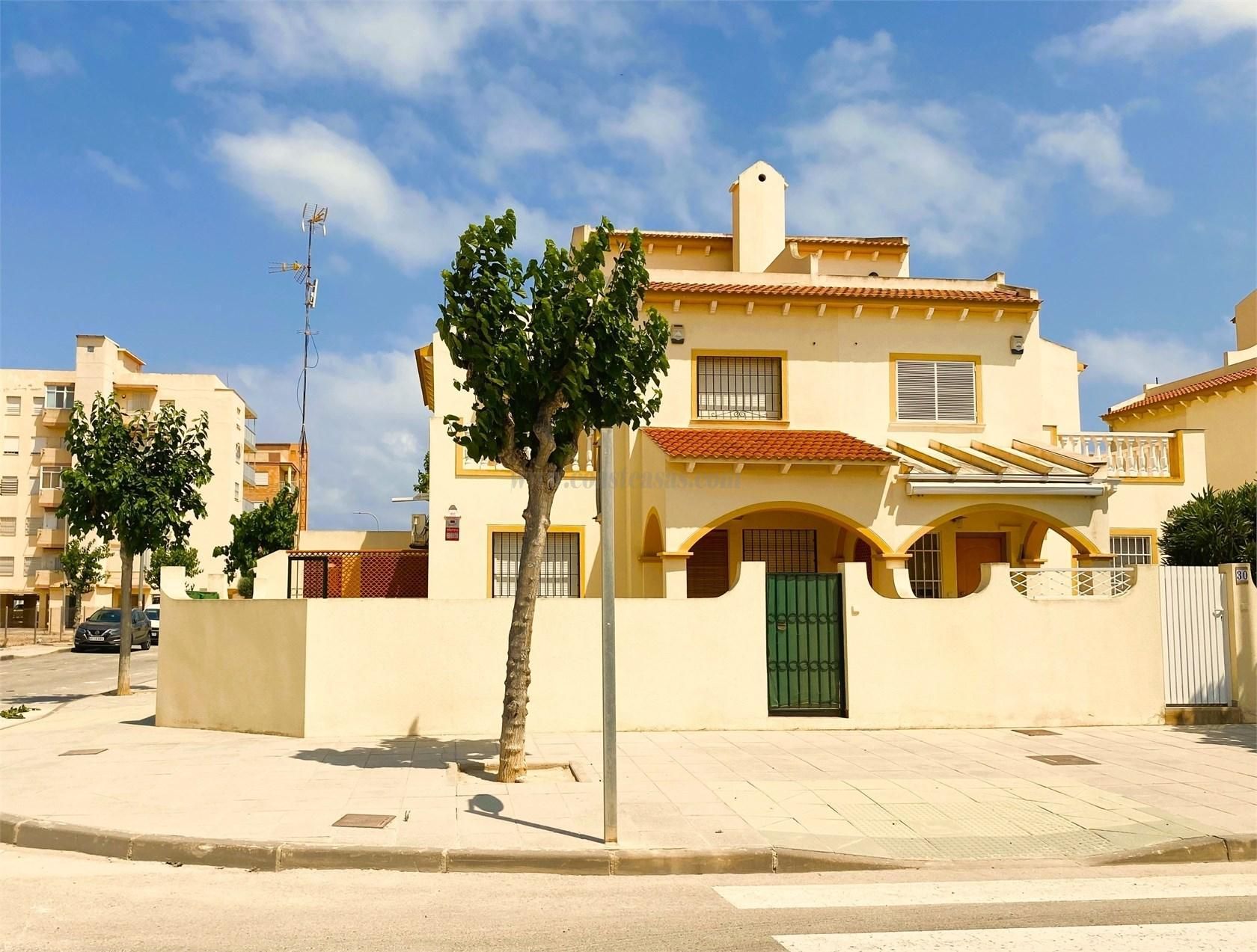 Casa adosada en venda a El Mojón
