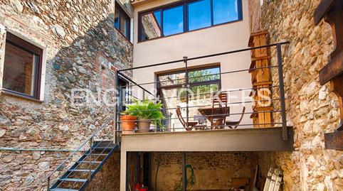 Foto 2 de Casa adosada en venda a Baixada de la Font, Peralada, Girona