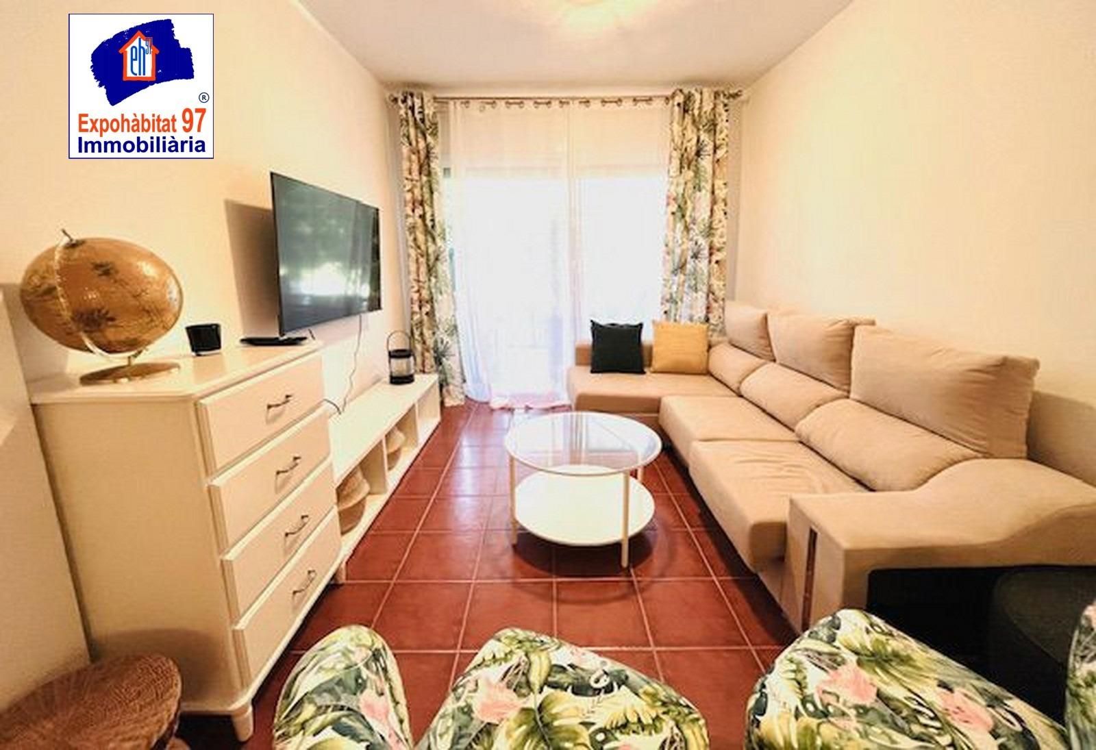 Sala d'estar de Apartament en venda en Salou amb Calefacció, Jardí privat i Terrassa
