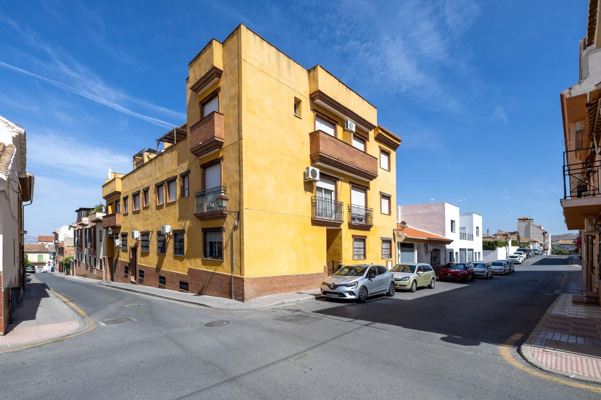 Vista exterior de Àtic en venda en La Zubia amb Aire condicionat i Terrassa