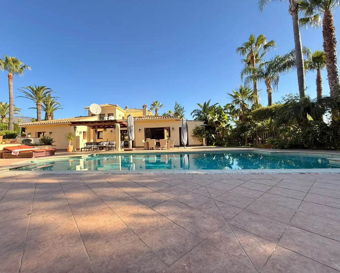 Piscina de Casa o xalet en venda en Estepona amb Aire condicionat, Jardí privat i Terrassa